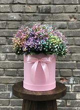 Цветочная композиция из Гипсофила и Розы в шляпной коробке в Родыках