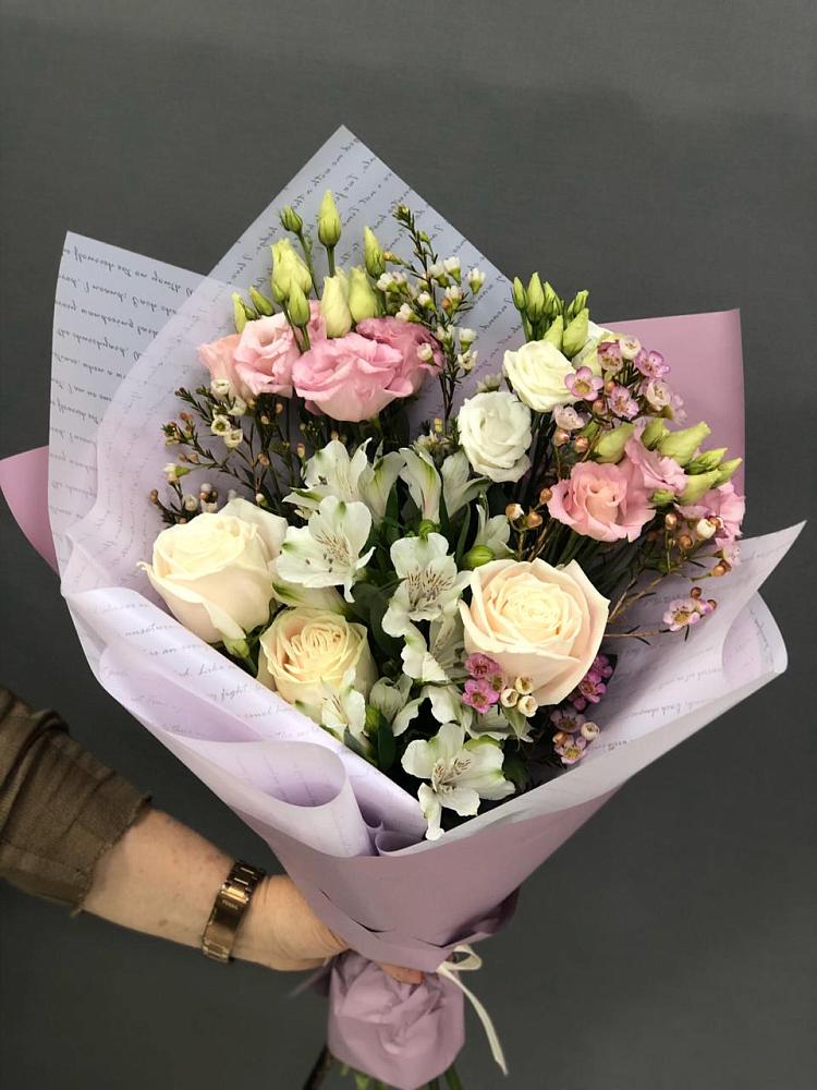 Букет цветов из: Альстромерии, Розы и Лизиантусы в Родыках