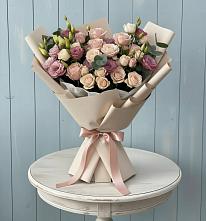 Букет цветов из:  Розы и Лизиантусы в Родыках