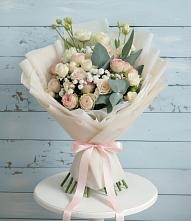 Букет цветов из:  Розы и Лизиантусы в Родыках