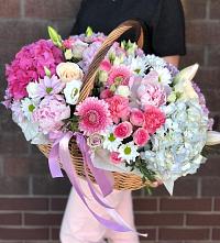Композиция солнечный день в Родыках Цветочная композиция из Розы, Хризантемы, Пионы и Лизиантусы в корзине в Родыках