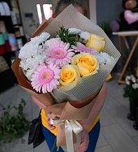 Букет цветов из:  Герберы, Розы и Хризантемы в Родыках