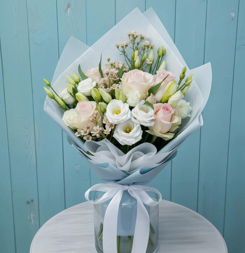 Букет цветов из: Розы и Лизиантусы в Родыках