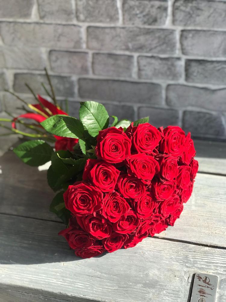 Букет Красные розы Фридом в Родыках