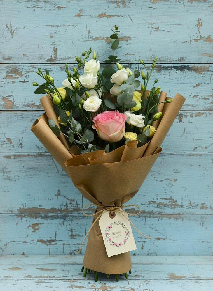 Букет цветов из: Розы и Лизиантусы в Родыках