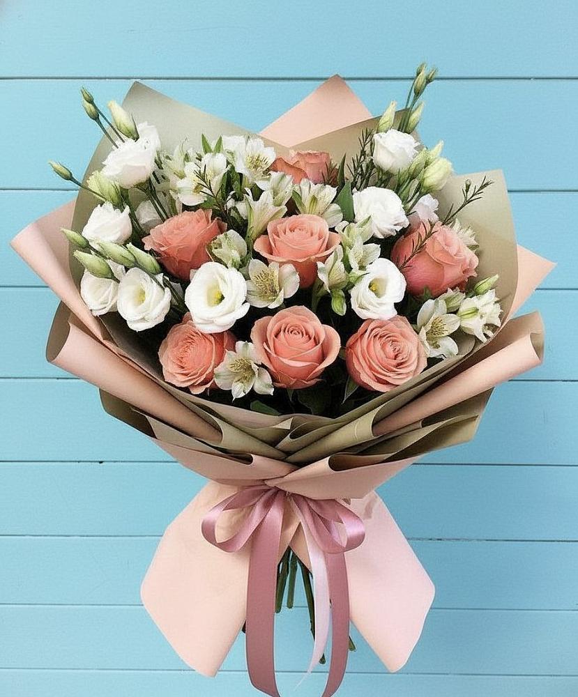 Букет цветов из: Розы, Альстромерии и Лизиантусы в Родыках