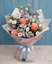 Букет цветов из:  Лизиантусы, Розы, Альстромерии и Гипсофила в Родыках