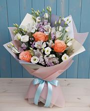 Букет цветов из:  Лизиантусы, Розы, Альстромерии и Гипсофила в Родыках