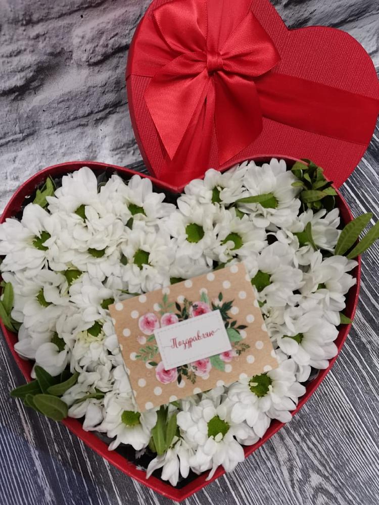 Цветочная композиция из Хризантемы в виде сердца в Родыках