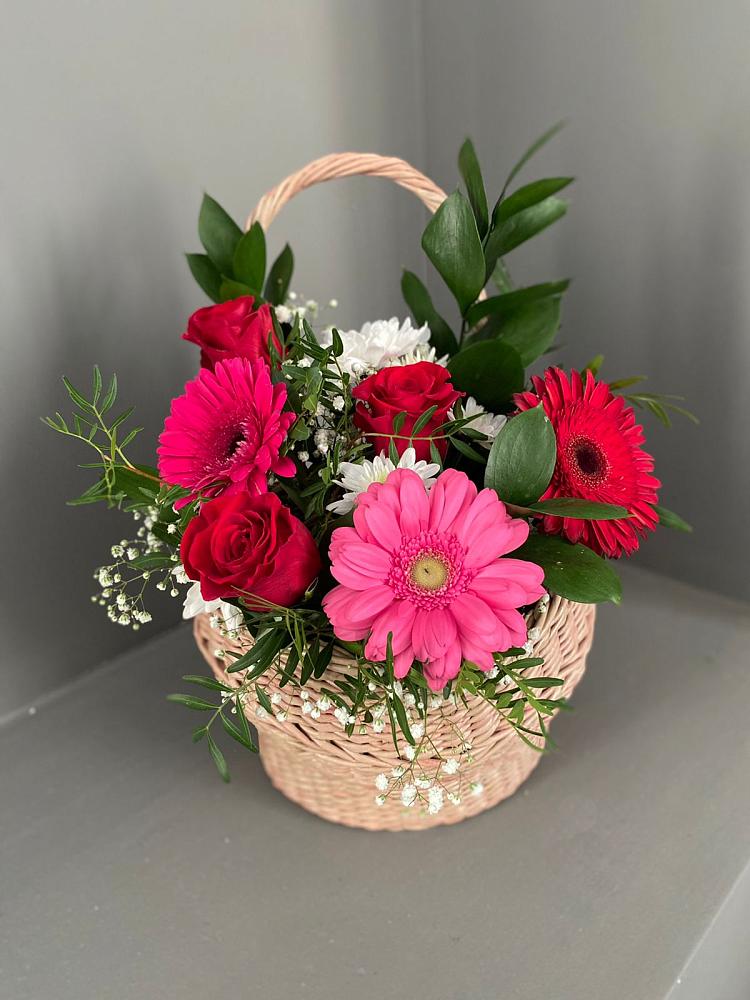 Цветочная композиция из Розы, Хризантемы и Герберы в корзине в Родыках