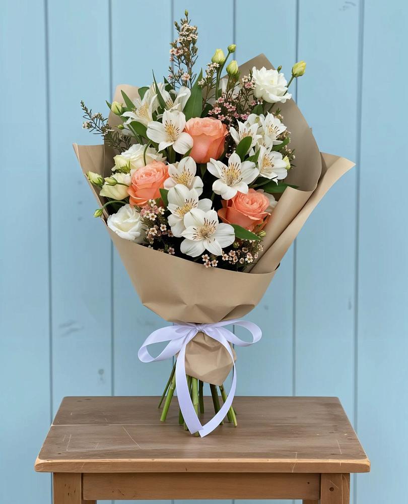 Букет цветов из: Альстромерии, Лизиантусы, Розы и Хризантемы в Родыках