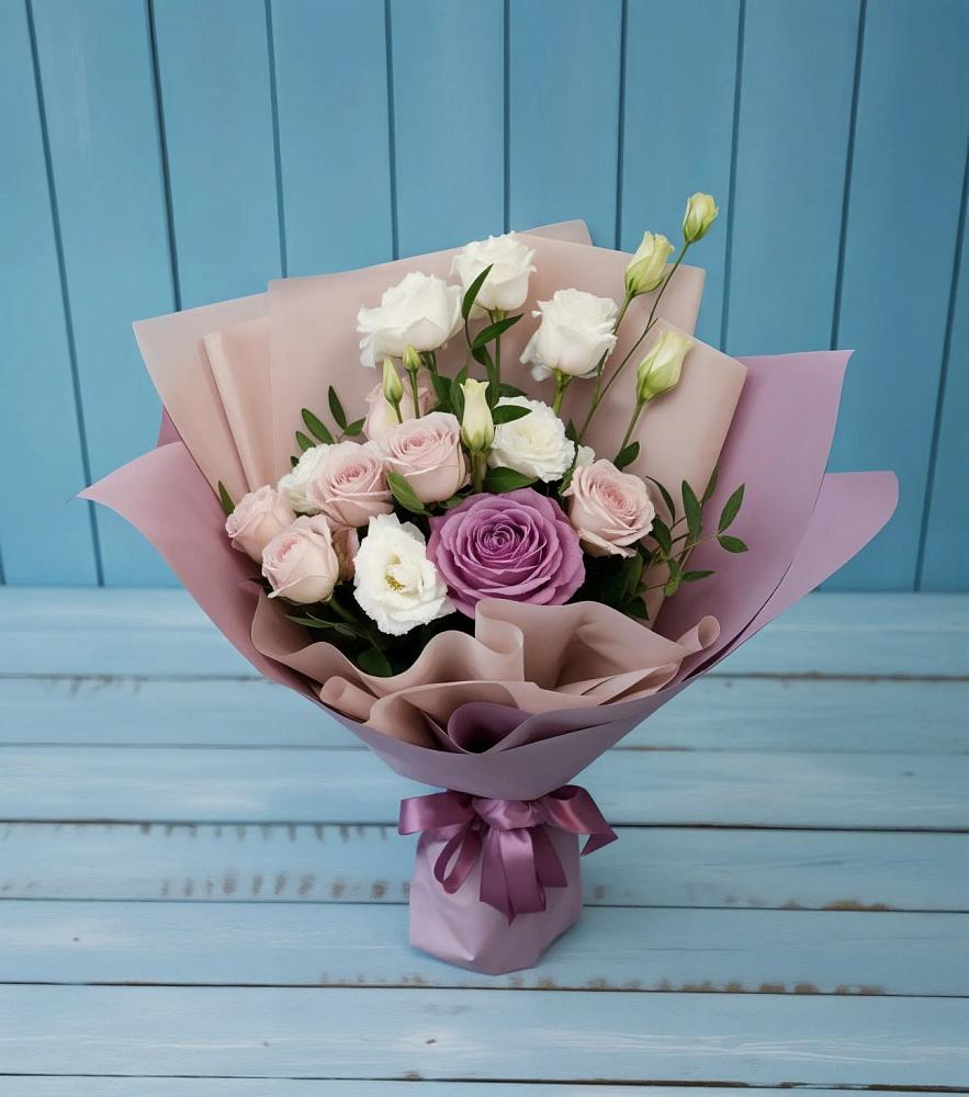 Букет цветов из: Розы и Лизиантусы в Родыках