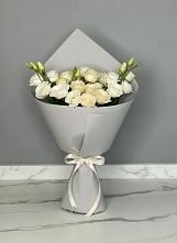 Букет цветов из:  Розы и Лизиантусы в Родыках